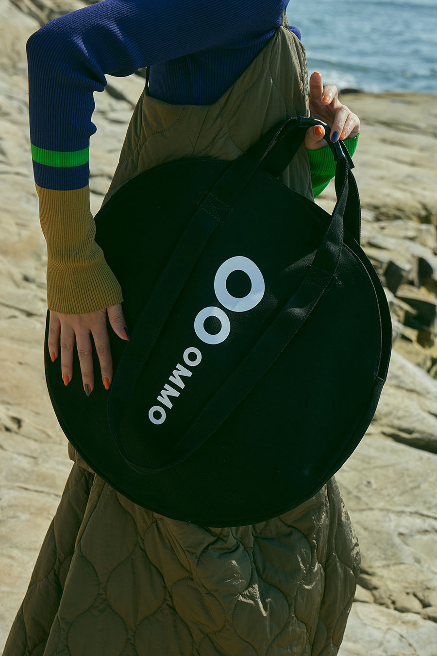 OMMO ONLINE STORE / LOGO CIRCLE TOTE