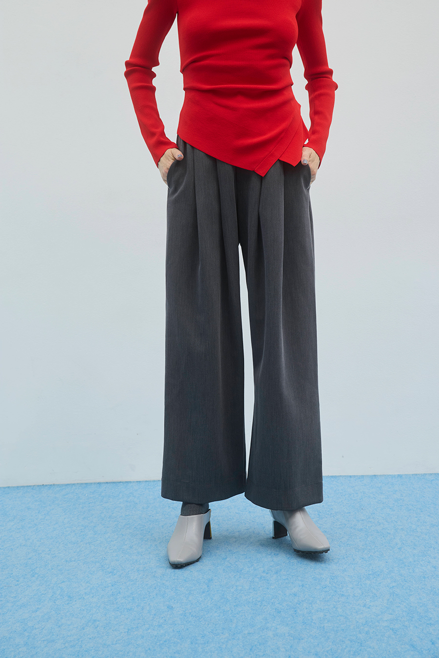 CIRCLE DETAIL TUCK WIDE PT